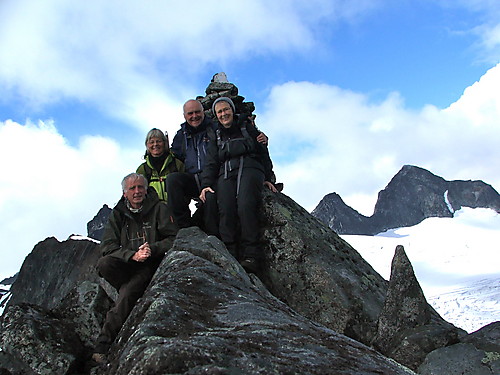 Pål, Susanne, Knut og Astrid på toppen av Leirdals-Geite