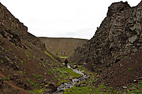 Fulgte denne artige mini-canyonen ned mot veien ved Höfdahverfi.