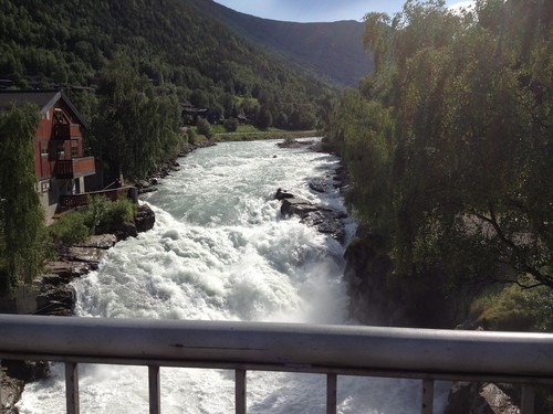 Prestfoss-"traversen" i Lom sett fra broen