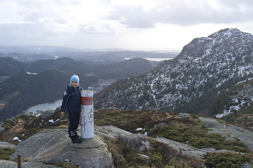 Utsikt mot sør. Lyderhorn til høyre.