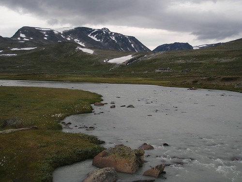 Glitterheim sett fra Veos bredd.