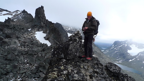 Jeg var opp 2 ganger på Nestnørdre for at Tshering skulle ta bilde! Søre nål i bakgrunnen