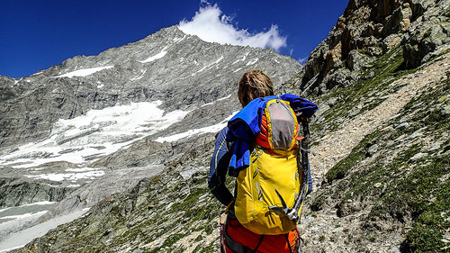 Signar skuer spent opp mot Weisshorn.