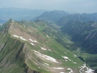 Fra toppen av Schwartzhorn hadde jeg full oversikt over Valünerbach; dalen jeg gikk opp dagen før.