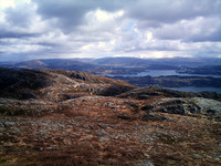 Mot vest. Lyderhorn til venstre. I midten Løvstakken med Ulriken bak. Til høyre Gullfjellet.