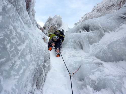 Ken takes up the lead on the fourth pitch