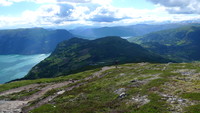 Utsikt sørover mot Bondehaug (723 moh) og Storehaug (661 moh) fra Moldaberget. 