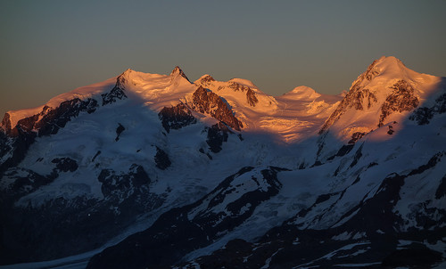 Monte Rosa massivet fanger dagens siste lys.