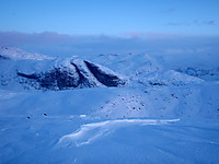 Mot Sognefjellet bak Maradalsryggen. Store Smørstabbtinden og Storebjørn kjennes igjen der bak.