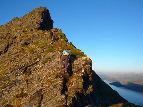 First part of the ridge up Horntind is easy