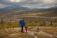 Meg og mamma på vei opp de siste bakkene til toppen.