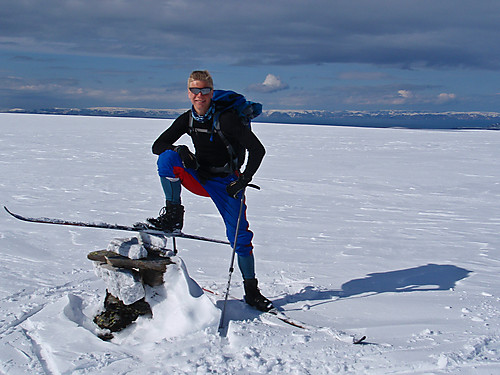 Meg på toppen av Savzavárri. Bak ses Porsangerhalvøya.