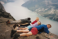 På Preikestolen er det 604 luftige meter ned i Lysefjorden.