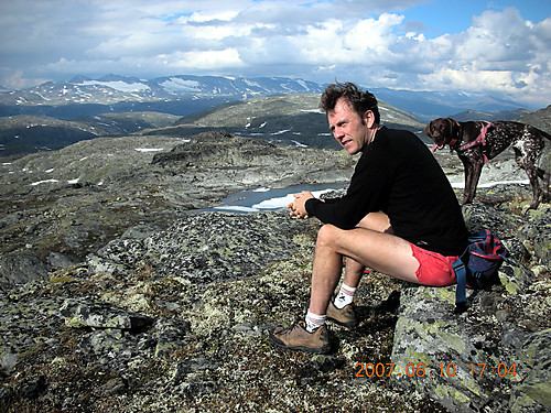 På toppen av Krosshøe med Hestbreapigger bak.