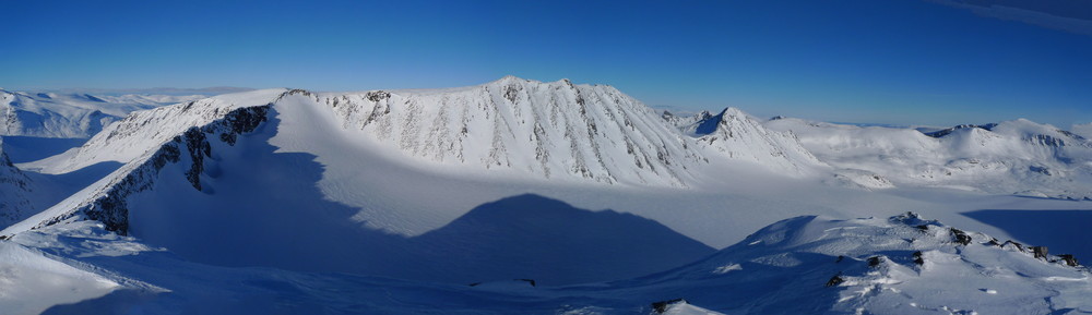 Panorama fra V1 mot de Store Memurutindane og Austre