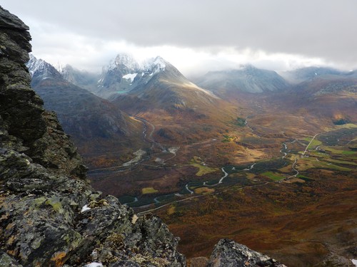 The jaw-dropping view down Langdalen, towards the Langdalstindane