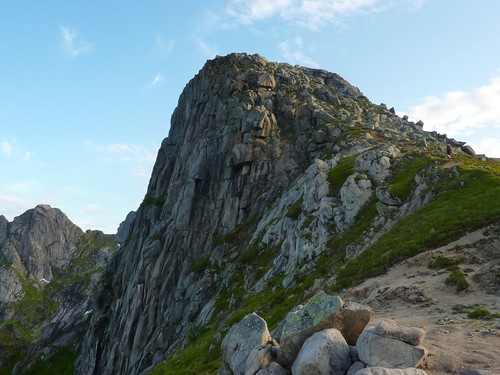 The cute little ridge to the top of Glomtinden