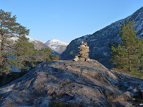 Slottet i Modalen. Utsikt innover Mofjorden mot nord