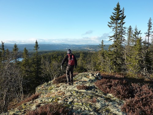 På tur nedover igjen med utsikt mot Bagn og sørlige deler av Valdres.