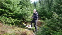 Astrid ved turkassen på Hoplandsfjellet