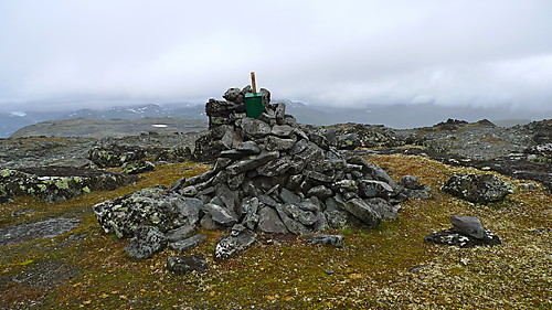 Sammenrast toppvarde på Skjenegge.