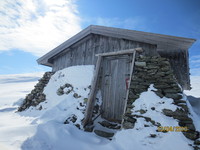 Ullsteinbu i solskinn