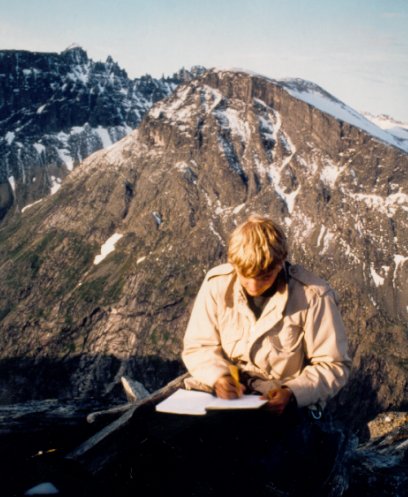 En av de tidlige turene til Bispen. Storgrovfjellet bak, og bakerst Trolltindene.