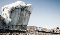 Isfjell strandet i Hullet