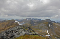 Fra snøhornet mot Litlehornet og Kjerringa. Vakre Vanylvenfjell i bakgrunnen som er fine turer fra Rovde