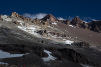 Mot Aconcagua sett fra Nido (5570). I den store grusbakken går "escape route" som vi fulgte ned igjen.