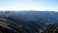 Østover mot de franske Pyreneene. Arinsal ligger nede i bebyggelsen.