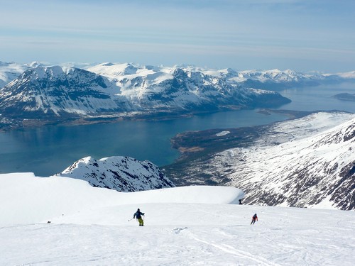 Artig nedkjøring fra Holmbukttinden