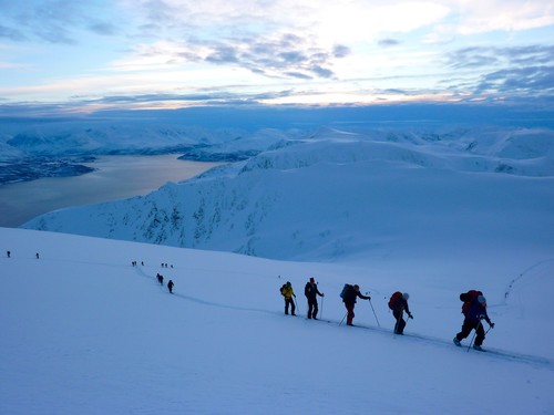 Mange hyggelige fjellfolk ut på en skitur til Ullstinden i dag! Her er bare en liten del av dem! 