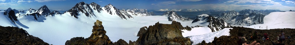 Deja vu. Tror jeg kjenner igjen denne utsikten.... Panoramabilde som ble tatt på toppen av Tafeltinden