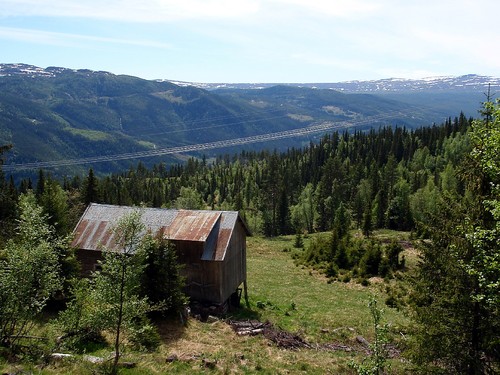 Idylliske Rotarbu i fjellet vest for Tunhovdfjorden. 