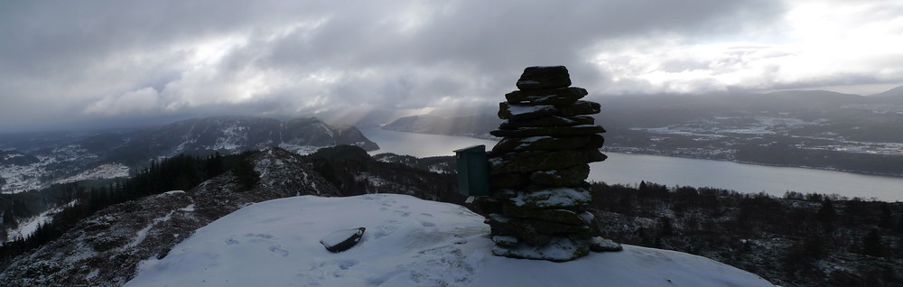 Utsikt mot SØ - Valestrand og Sørfjorden - fra Iseggene SØ