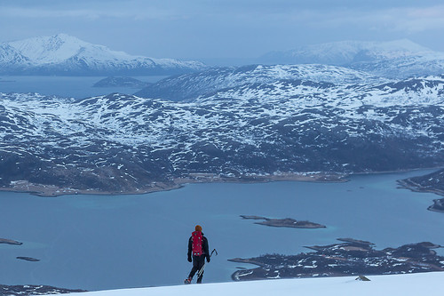 On the way down, with views towards northern Ringvassøya, and in the background Vannøya