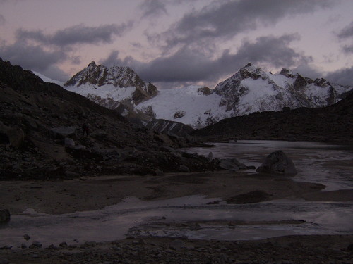 Around 5am at Laguna Ishinca. Dawn breaks.