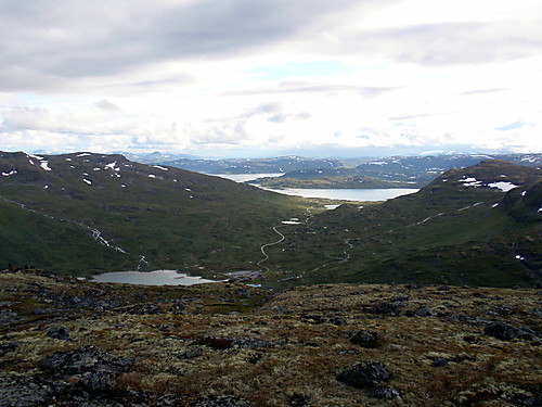 Hyttene på Eidsbugarden, sett fra Gravafjellet.