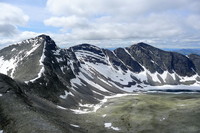 Utsikt vestover fra Steet 1996 moh. Fra venstre: Hoggbeitet(helt i venstre billedkant), Ljosåbelgen, Ljosåbelgen vest og Bråkdalsbelgen. 