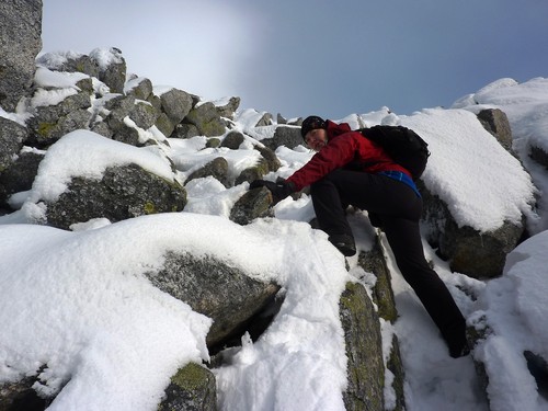 Some easy scrambling to the top of Bentsjordtinden