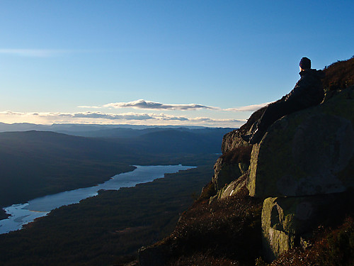 Nydelig utsyn over Vassfaret og Aurdalsfjorden fra Hestehøgda.