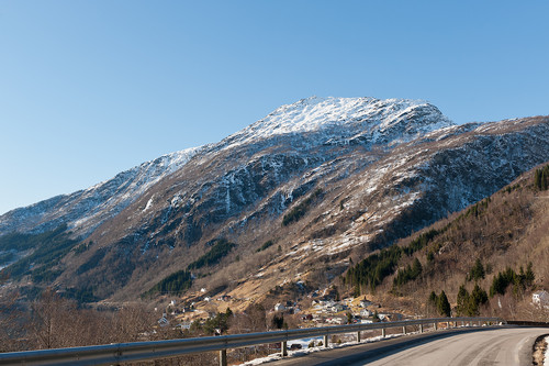 Bruviknipa sett fra Bruvik.