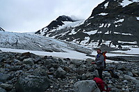 Klar for Hellstugubreen. Hellstugupiggen midt i bildet, Hellstuguhøe mot høyre