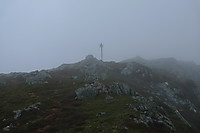 Trig-punktet på Tyssdalsfjellet i tåke