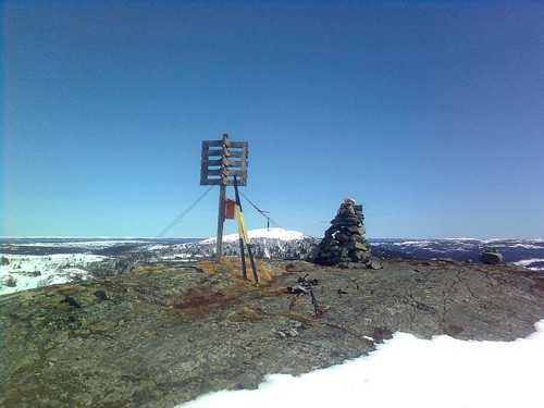 Snæreskampen med utsikt mot Skjervungfjellet. Her var toppkassa i orden. Som bildet viser gikk jeg med smørefrie ski.