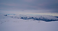 Utsikt østover fra Olsskavlen mot topper som Vassfjøro, Hardangerjøkulen og Onen.