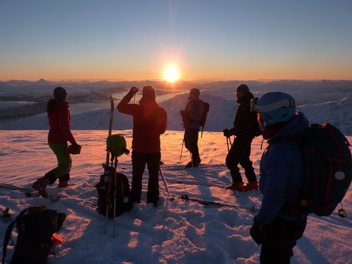 Flott stemning amongst the turfolk on the summit