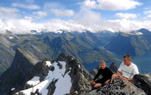 Over Hjørundfjorden