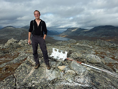 Utsikt nordover dalen med Storvatnet og anleggsveien som ble laget for Mardølautbyggingen på 70-tallet.